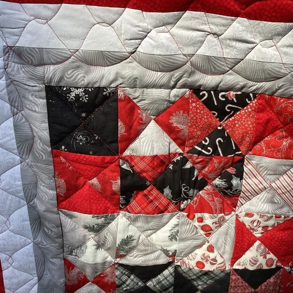 NWT Sparkling Christmas Quilt with Four Borders